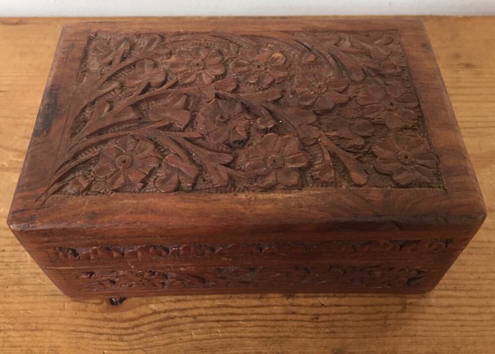 Vtg Handcarved Teak Wood Floral Flowers Velvet Lined Trinket Jewelry Box India